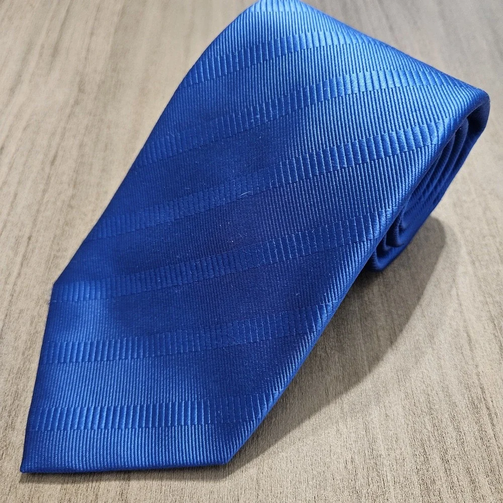 CHARLES TYRWHITT Men's 100%‎ Silk Tie ~ Blue ~ Striped 59x3 1/2
